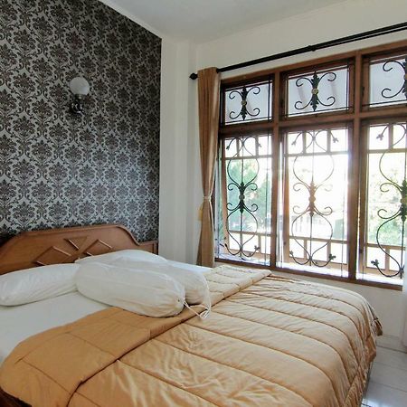 Hotel Fevytra Syariah Yogyakarta Exteriör bild