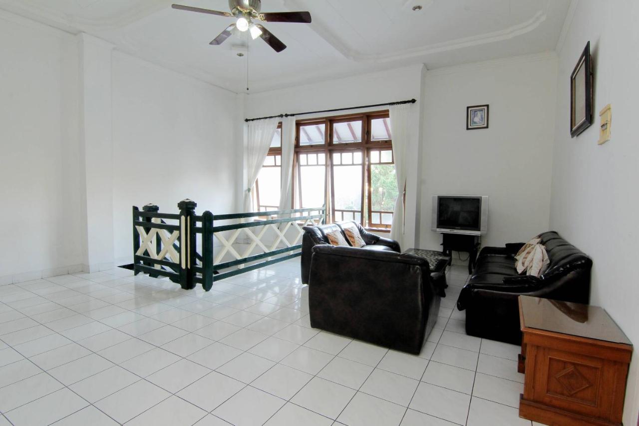 Hotel Fevytra Syariah Yogyakarta Exteriör bild
