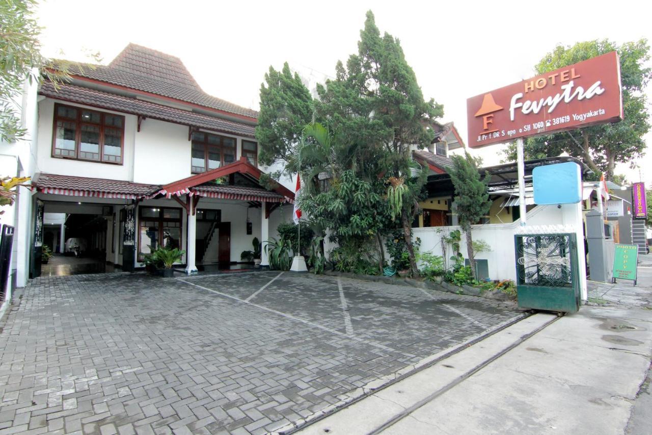 Hotel Fevytra Syariah Yogyakarta Exteriör bild