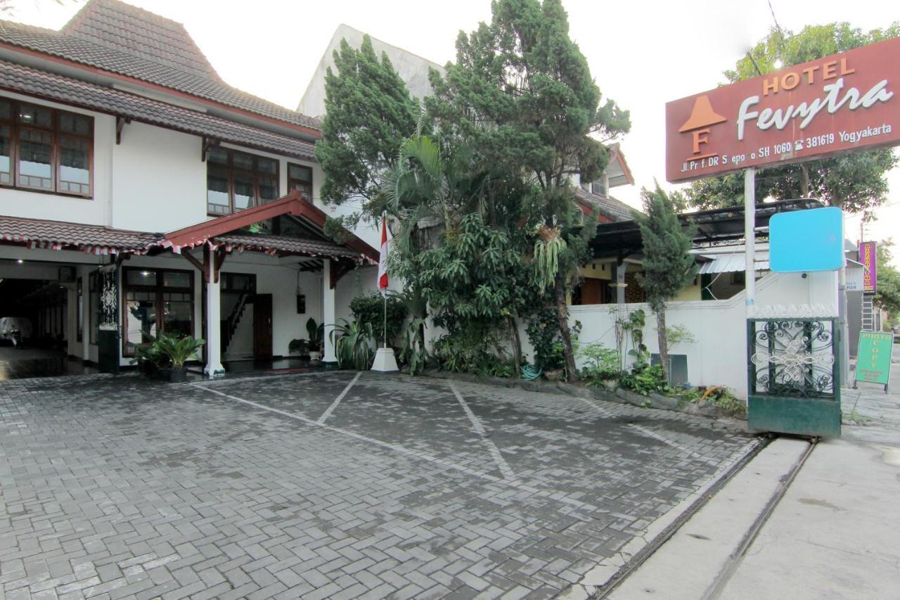 Hotel Fevytra Syariah Yogyakarta Exteriör bild